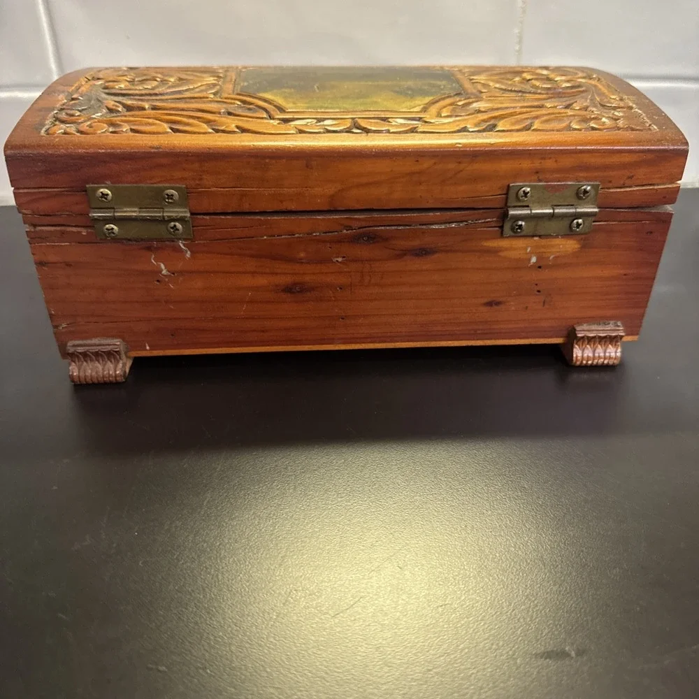 Vintage  Wooden Keepsake Box Hand Carved With Etched Floral Mirror